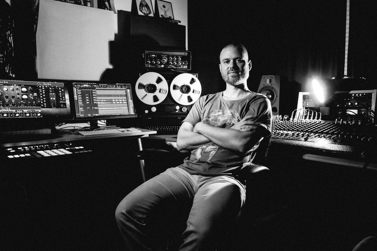 Thomas Mantl in the Tonschneiderei studio · photo: stickford